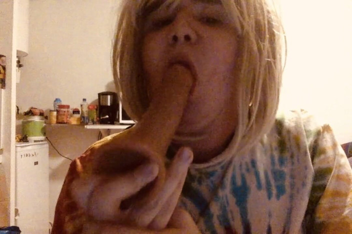 BifloXXX: BifloXXX crossdresser saje a deepthroat dildo