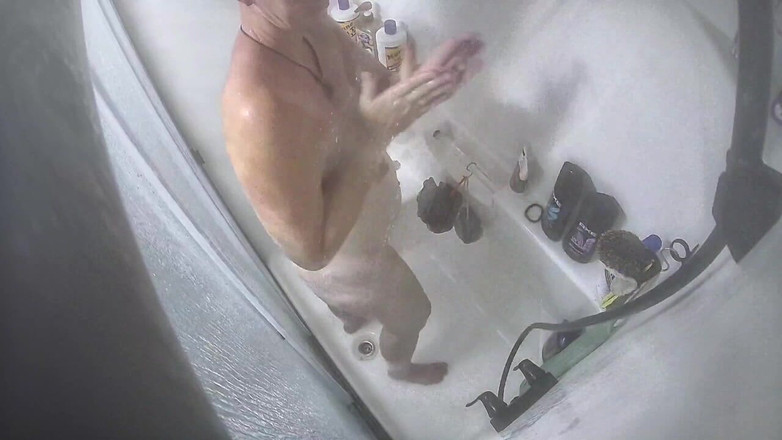 KittieNoOne: Kittie gaat douchen