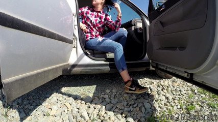 Love 2 Piss: Dia hampir ditangkap berkencing di hadapan kereta