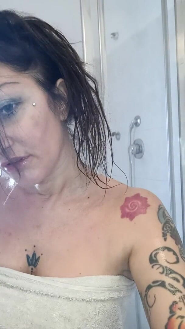 Fucktotum: Would you like to take a shower with me?