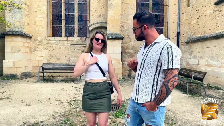 Porno Baguette: Gata em mini, loira linda, ama pau duro