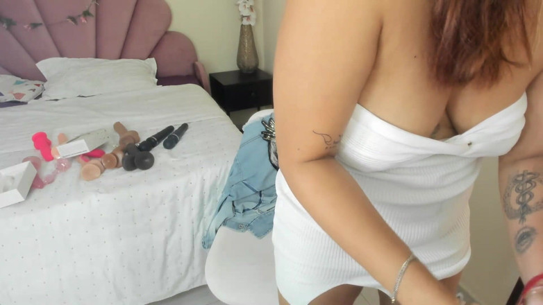 Yessika Baker: Reife Vögelt Mit Doppeltem Spielzeug, Das Von Ihren Fächern Gesteuert...