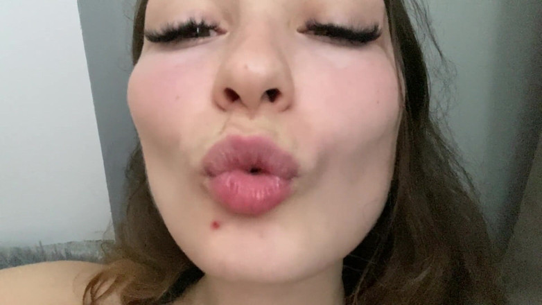 SexyMissMe: Ragazza pelosa bollente si tocca la figa