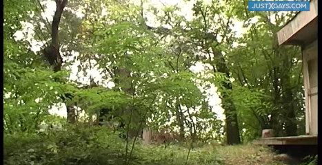 Just x gays: ピーターは川のそばで屋外、裸、兼を吹く