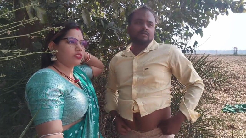 Sona bhabhi: Bengali Sexy Village Wife Chitting Her Husband and Meet Her...
