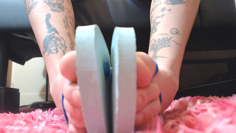 Abby Anna: Abbys nieuwe teenslippers close-up Pools gratis