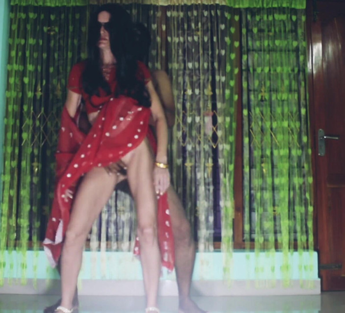 Bolly Karma: Cette femme coquine a juste besoin de ma grosse noire.