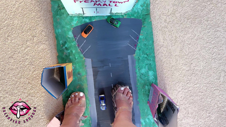 Valentina Lunarae: Freaky Town Giantess Destroys Tiny People