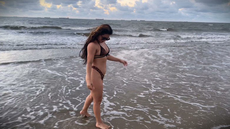 Goddess Li: The Sunset Was Just the Backdrop. I Am the Real...