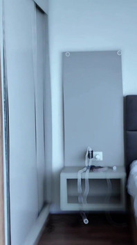 침대에 누워 있는 소년에게 흥분하여 섹스를 했다