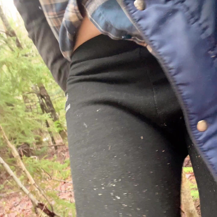 sweethanajapanese: Pussy Pissing Water on the Rock
