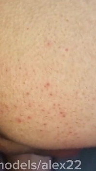 Una giovane studentessa pioniere con un grosso cazzo scopata papà con una sborrata