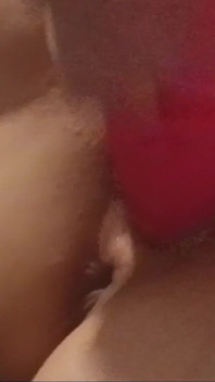 Dildo merah mudaku yang besar