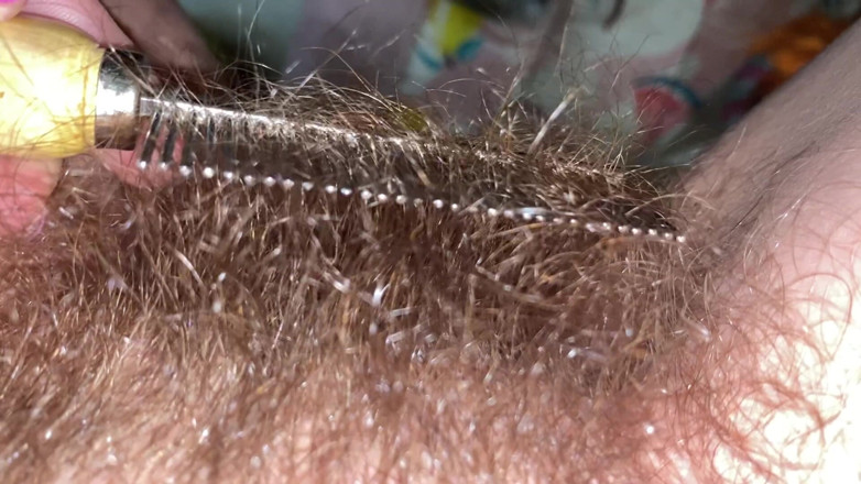 Cuteblonde666: Brushing My Bush