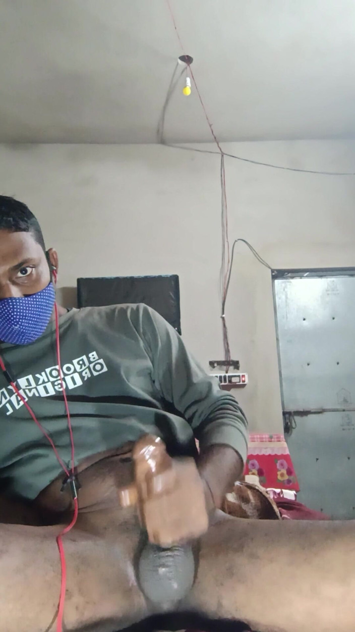 Bengali Bull: Бенгальская мастурбирует. Используйте индийское аюрведическое масло. ради его большого черного хуя