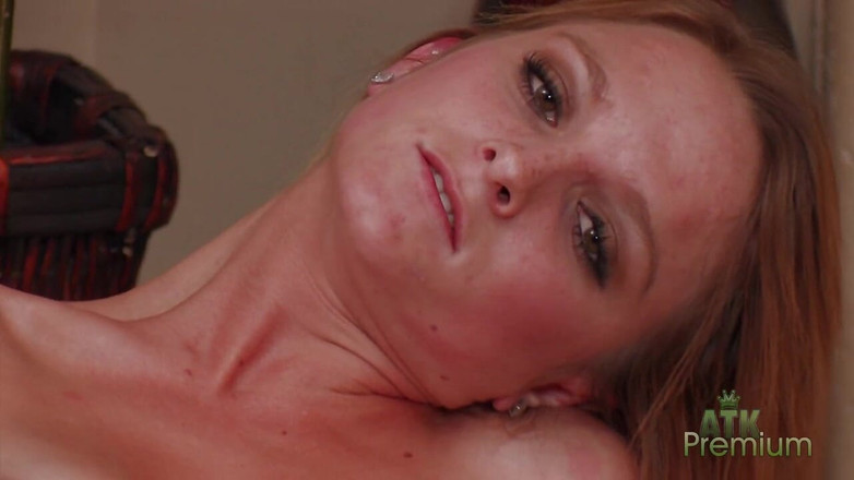 Classic ATK Lesbians: Jouets.