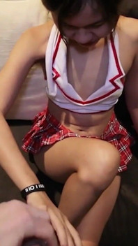 Asiansexdiary Petite asiatico ottiene un enorme trattamento facciale