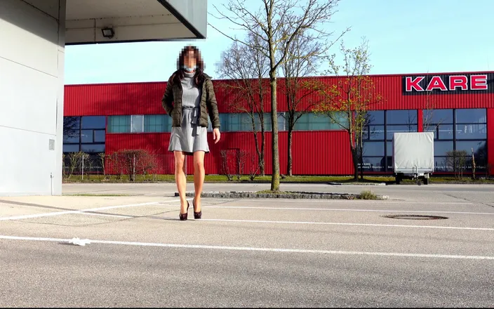 Loreley add: Crossdresser Pisses in Pantyhose in Outdoors