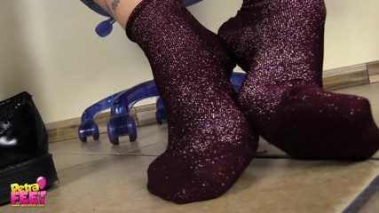 Foot Fetish HD: Petra dengan celana jins