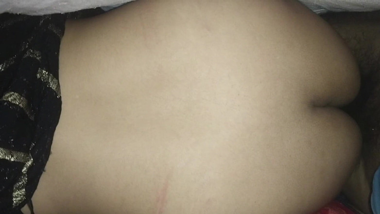 Junaid: 大きなお尻と一緒に声を出したい、静かな熱いセックスの欲望