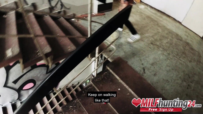 MILF Hunter 24: Thợ săn máy bay bà già nện một máy bay...