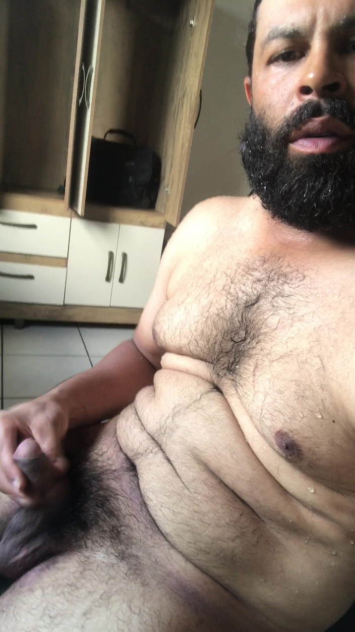 i7Bernard: Improwizowana masturbacja debiutująca w Casa Nova.