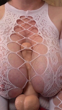 Payudara besar bercinta dengan zakar getah. Melengkung dalam pakaian seksi dan dengan suara erotik. Asmr.