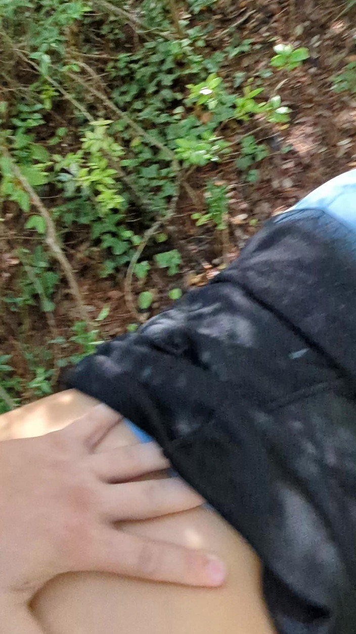 Azur Sun Sea: Amateur-paar improvisiert einen plötzlichen fick im wald