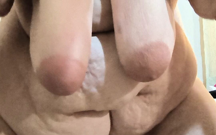 HerculesnVENUS: 撒尿在地板上讨厌的婊子
