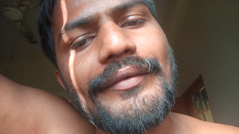 KUMBHA MANOJ KUMAR: Welt-pornostar Desi