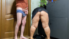 OurFetishLife: Sborro sulla camicia da notte di mia suocera