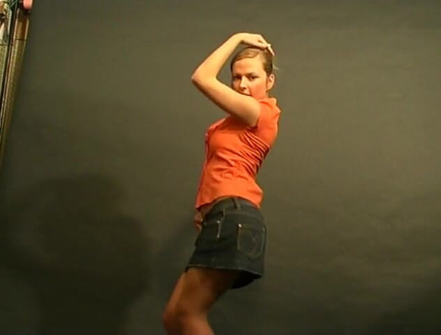 Flash Model Amateurs: Performance solo sensuelle d'une nana blonde