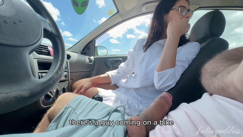 Shamelesscouple: 나는 그의 차에서 "치료"를주는 붙잡혔다. 공공 장소에서