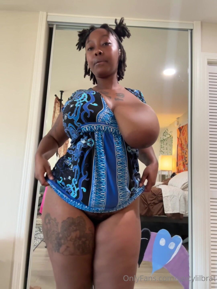 DMXTH: 穿着礼服的胖乎乎的黑人女郎展示她的大奶子和屁股