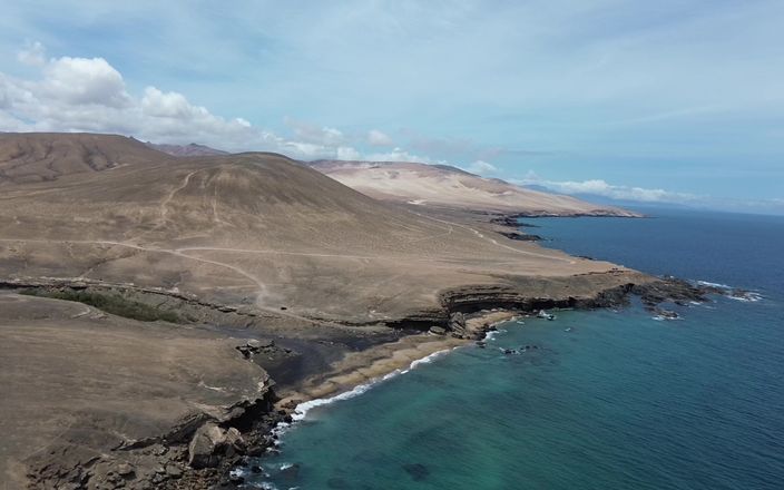Emma Voyeur: Beauté nue sur la plage - drone, relaxation érotique en POV