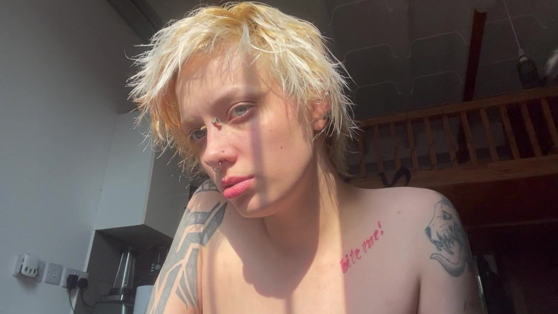 Glitterqueen1999: Tiada solek awek goth di matahari menelan hidung piggy