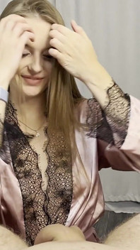 Gibt ihrem geliebten Freund einen Footjob
