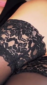 Curvă sexy senzuală joacă pizda după petrecere - solo cu dop anal