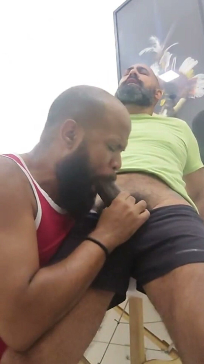 Tio Barbudo: I Sucked the Male's Cock in the Back of the...