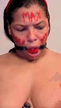 Scrittura corporea Bich BDSM Gola Profonda a 4 Peni.