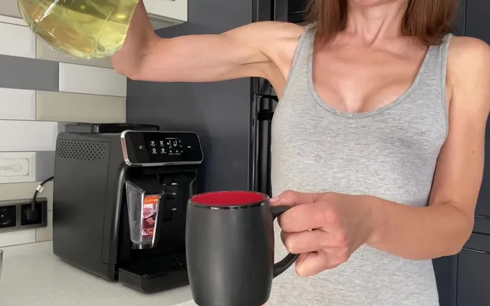 Mistress Mary: Piss for Breakfast