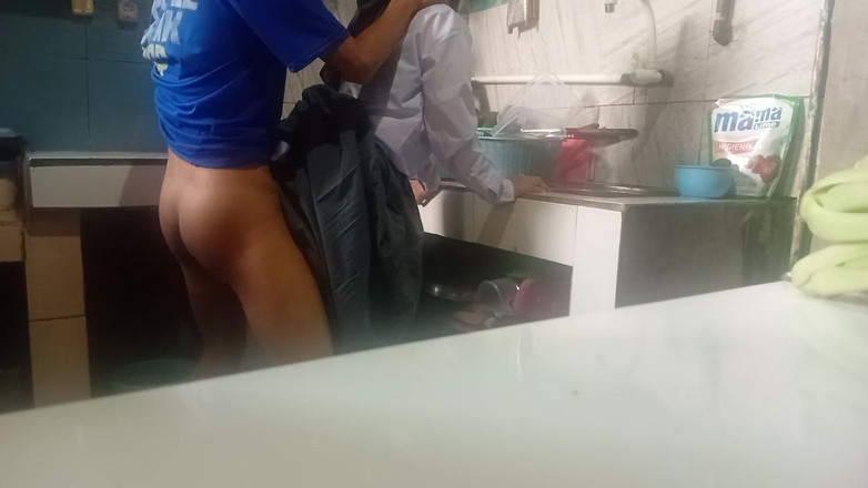 Famly sex: वायरल कॉलेज हिजाब पर Entot Om पर उसके घर पर जब उसके माता-पिता नहीं हैं