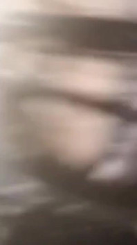 İçime boşalıyor ve sikişmeye devam ediyoruz