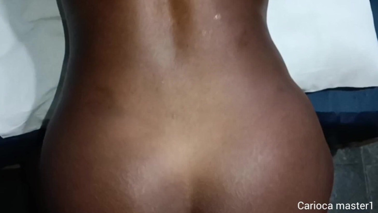 Carioca Master: Fată neagră sexy care o face pe Carioca să ejacă