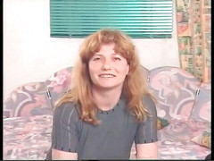 Lucky Cooch: Sarışın orta yaşlı seksi kadın ilk oyuncu seçmelerinde parmaklanıyor