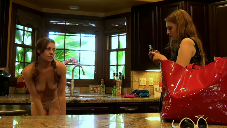 Lesbian Love Movies: เลียแบนบนเคาน์เตอร์ห้องครัว - สาวผมแดงซีดเสร็จใต้ไม้กายสิทธิ์บนเตียงสีแดง