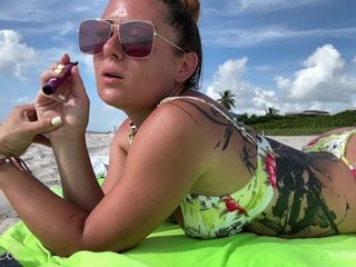 Cruel Reell: Reell - Zeița bikini a plajei din Miami