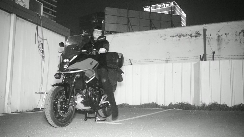 Voyager: A Stunning Lady Presented the Motorcycle