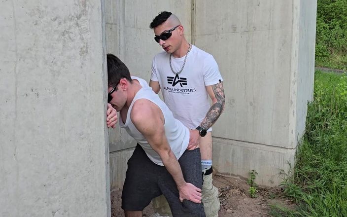 boyzxy212: 내 게이 창녀와 함께하는 Bareback 섹스 마라톤 - 그의 엉덩이에 6번 사정, 5부 - 고속도로 다리 아래에서 핫한 야외 섹스