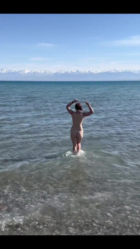 I Love It When Cool Waves Caress My Naked Body